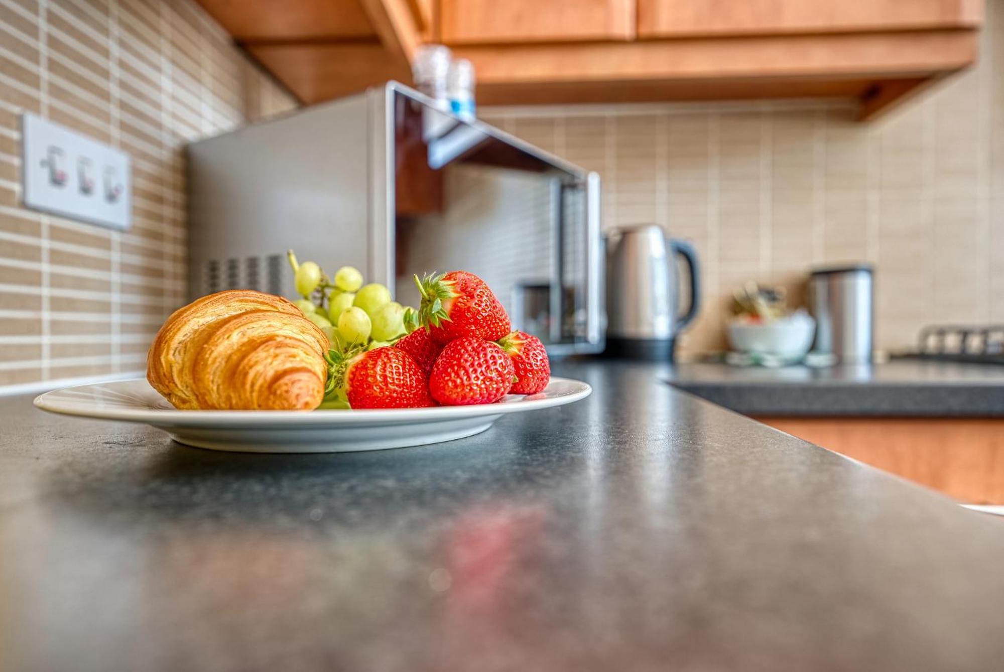 Nec Exhibitor Home, Stay Near Birmingham Airport エクステリア 写真